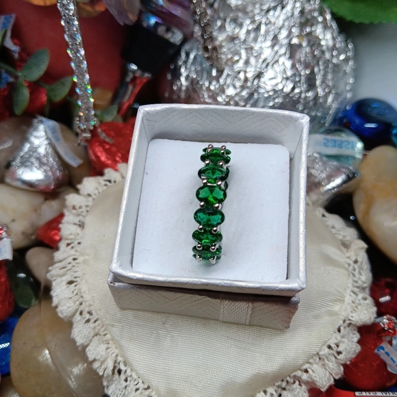 Barzel 18kt White Gold Pltd Green Emerald Eternity Band Size 8 - Picture 6 of 9